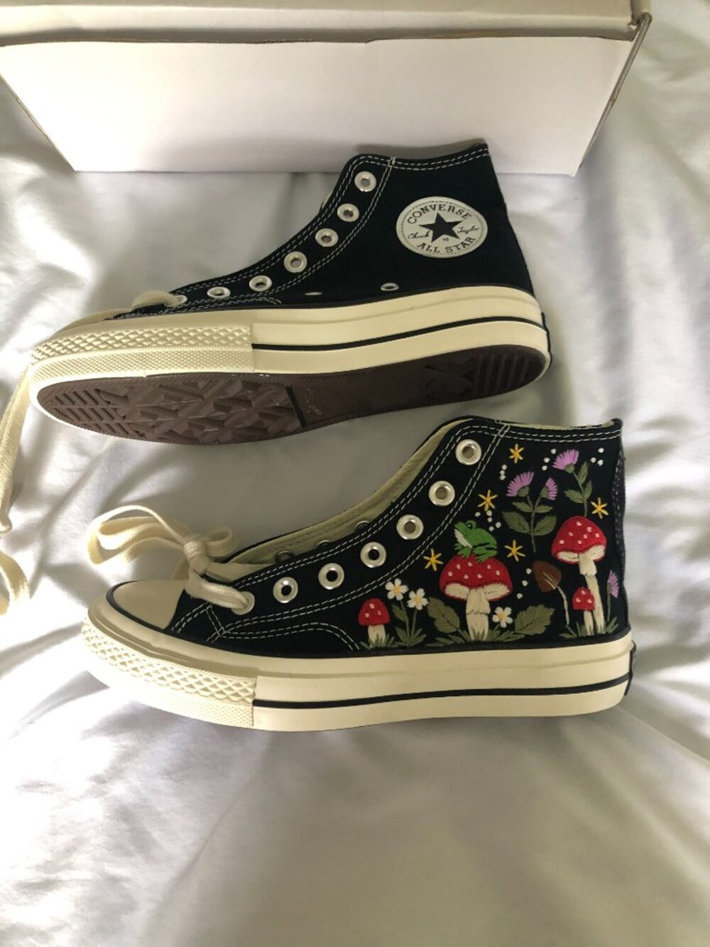 NWT Converse Chuck Taylor Embroidered Mushroom Frog Flowers High Tops Size 6.5W - Picture 3 of 14